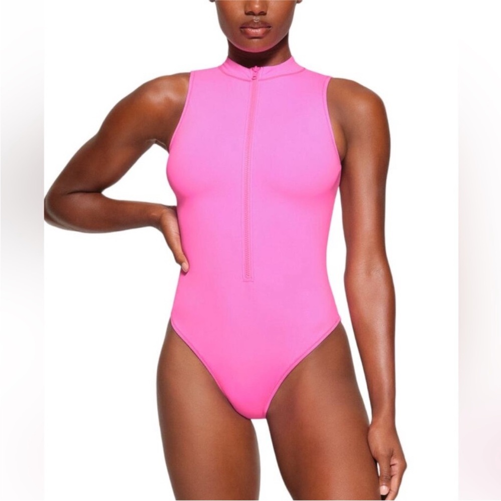 SKIMS Taffy Signature Swim Zip Front Sleeveless One Piece Pink NWT Size Large